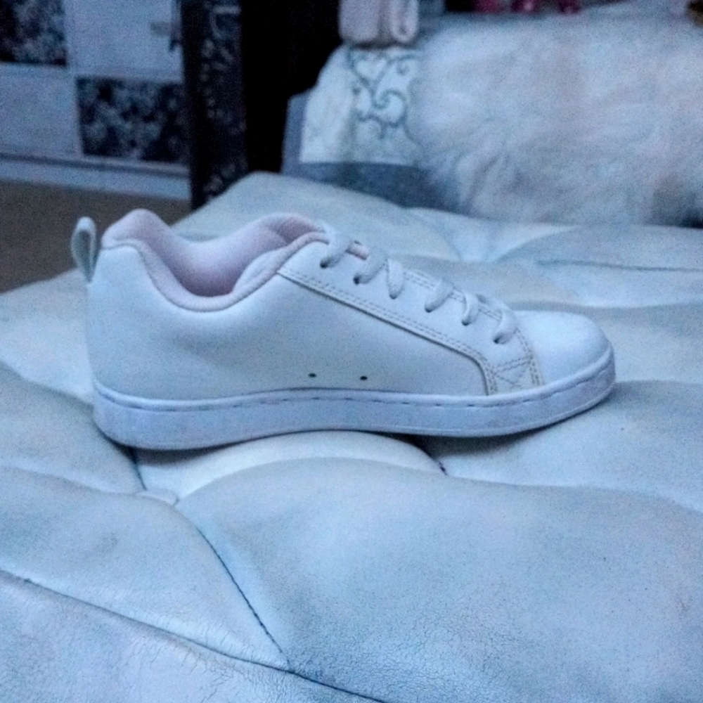 White DC shoes size USA 6.5